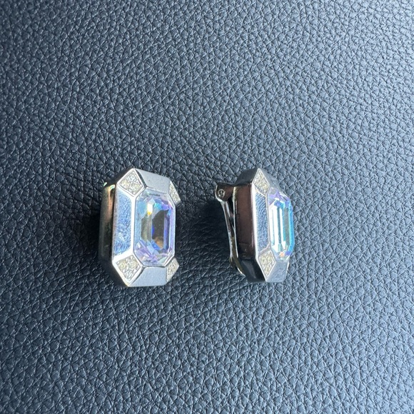Vintage Christian Dior Aqua Blue crystal clip-on earrings - Picture 4 of 10